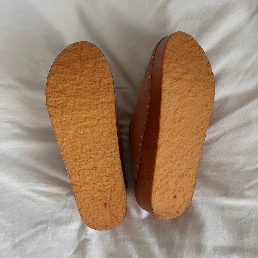 NWT Bryr ‘The Bean’ Clogs in Terra cotta - Picture 5 of 5